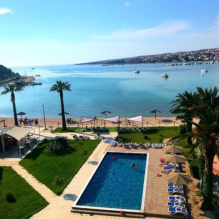 Liberty Hotel Novalja Bagian luar foto