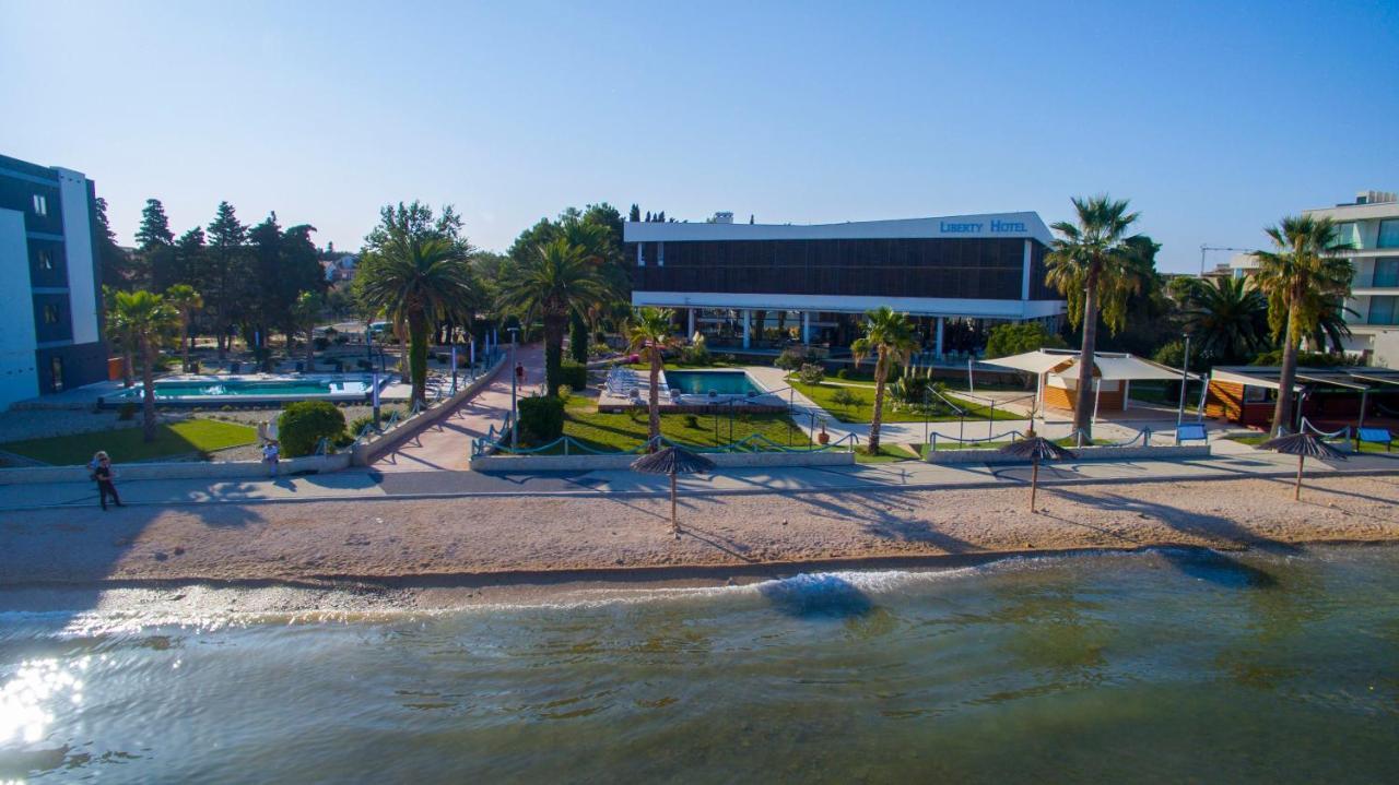 Liberty Hotel Novalja Bagian luar foto