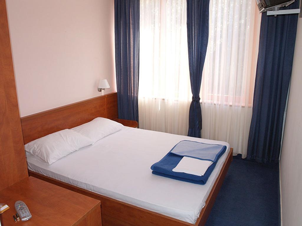 Liberty Hotel Novalja Bagian luar foto