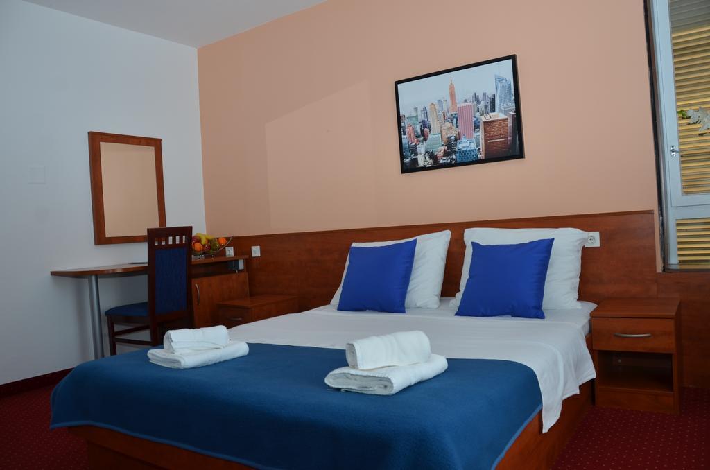 Liberty Hotel Novalja Bagian luar foto