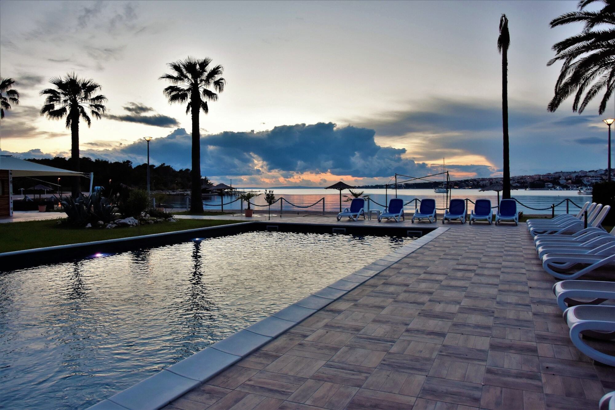 Liberty Hotel Novalja Bagian luar foto